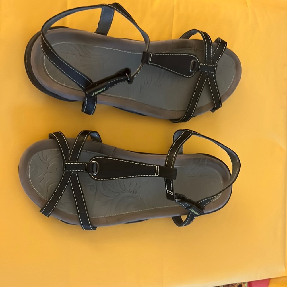 Like new Jambu J Sport sandals! Very lightweight.
